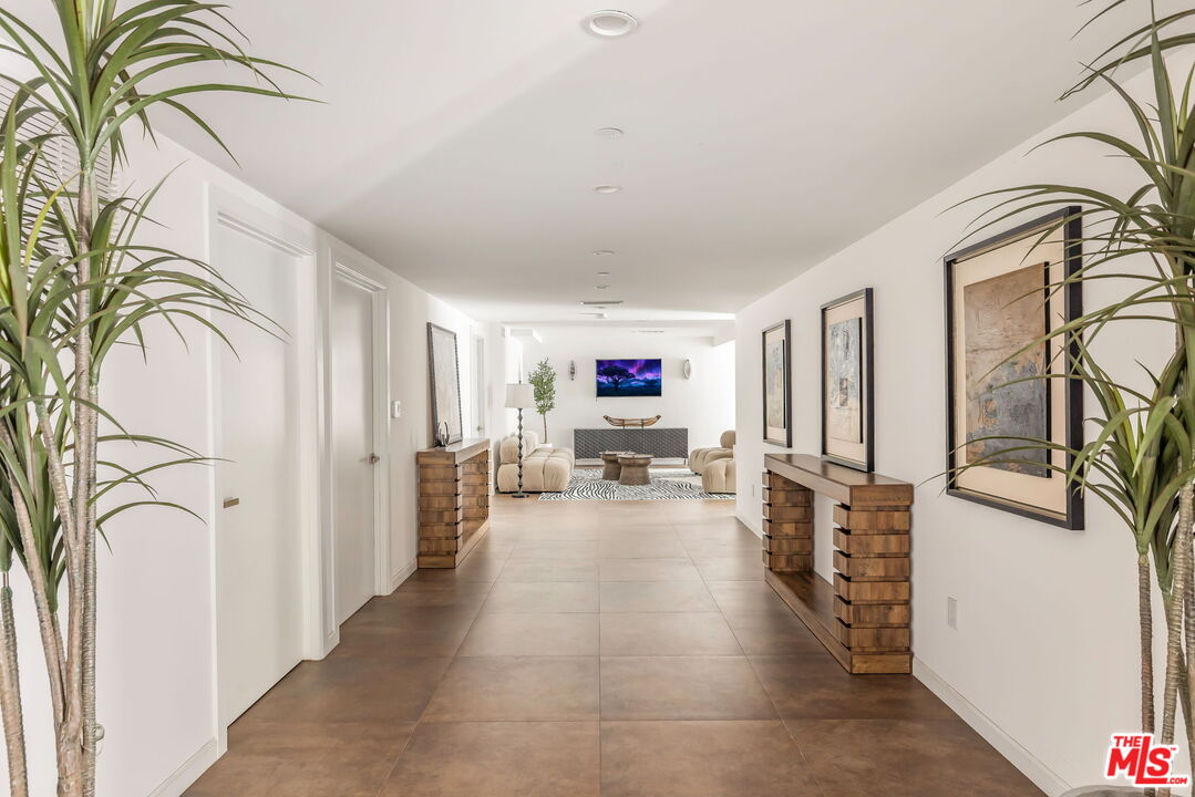 Entertaining Lounge/can be a A