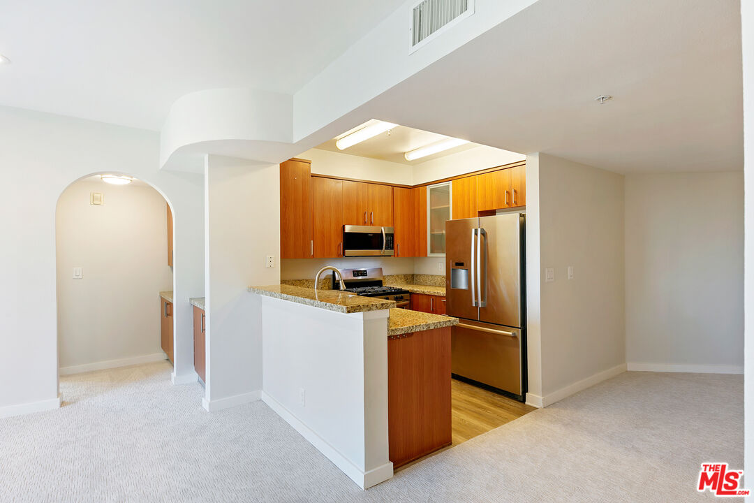 Living to Kitchen