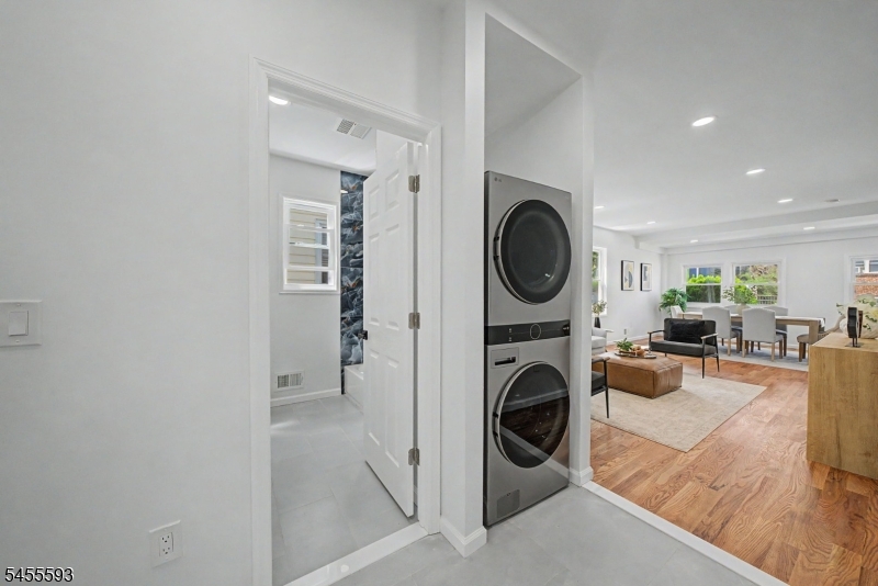 Laundry Apt 1