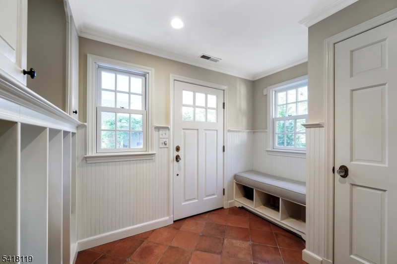 WONDERFUL SHORT HILLS COLONIAL