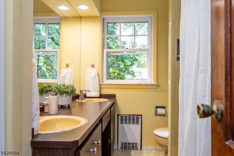 Bathroom / Second Floor