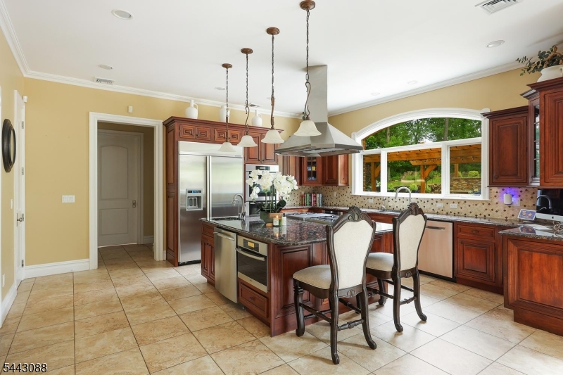 Large Eat in Kitchen