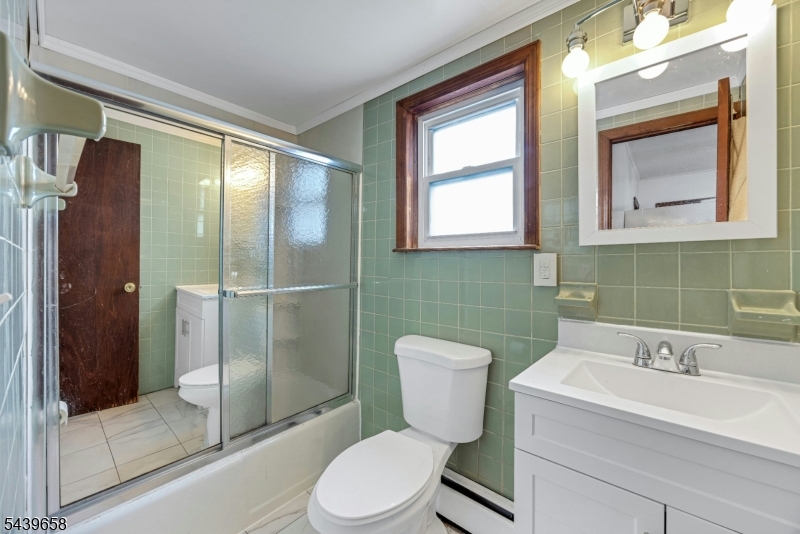 UNIT 1 BATHROOM