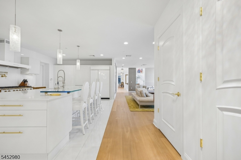 Gourmet Eat-in Kitchen