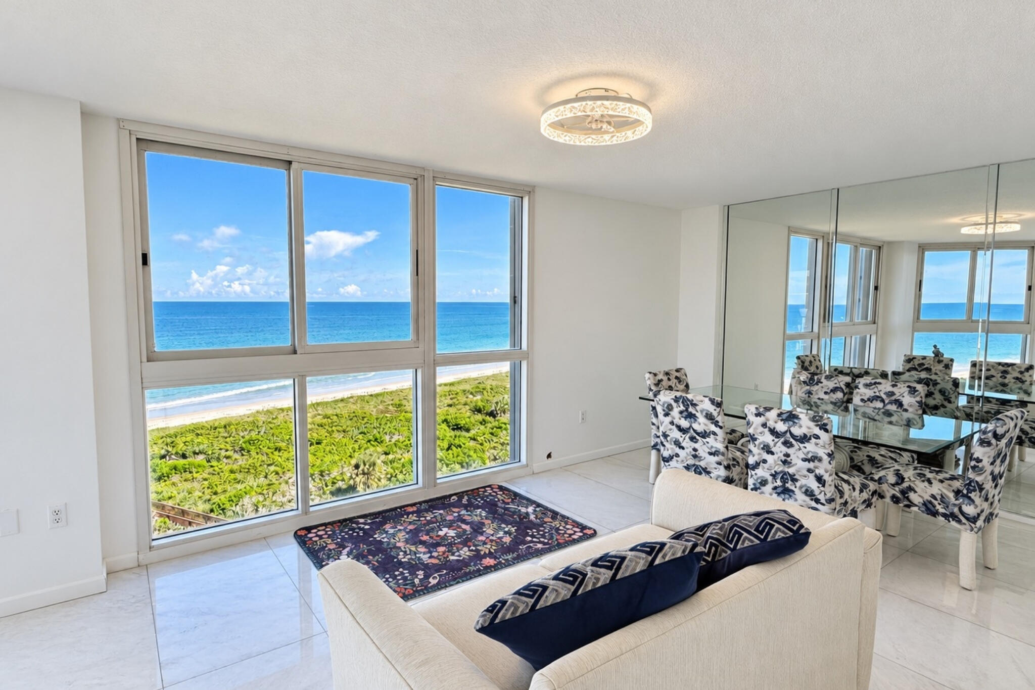 Dining Area/ Sitting room Oceanfront views