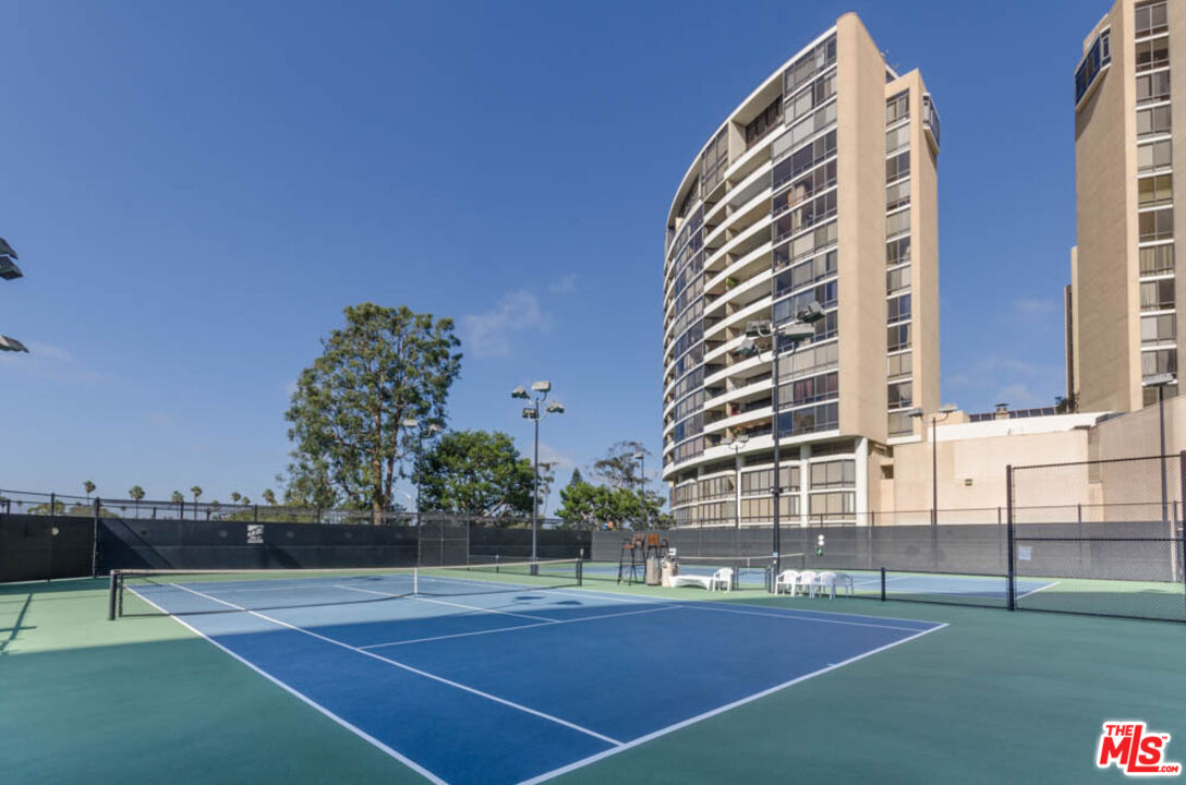 Several tennis courts + Coache