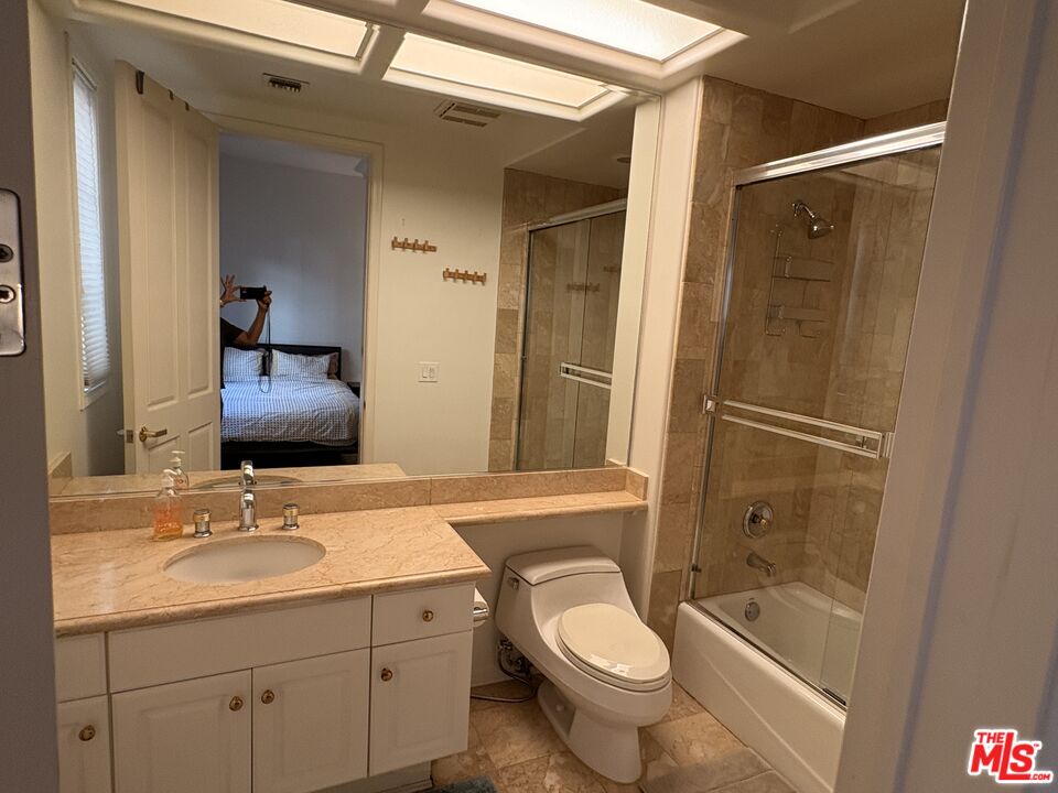 2nd bathroom
