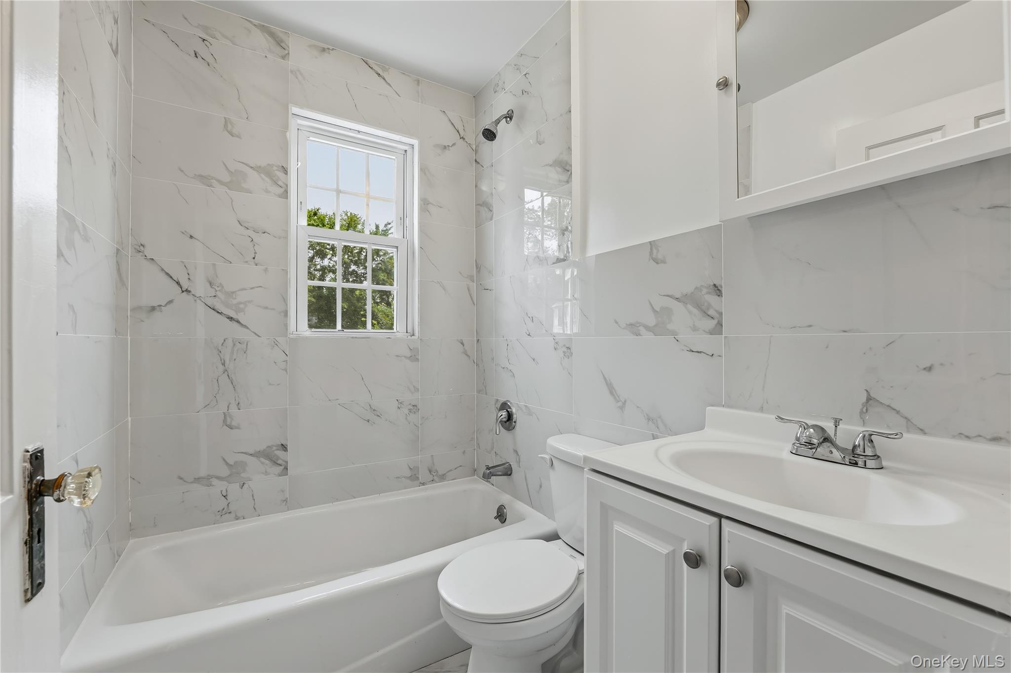 Unit 1, bathroom