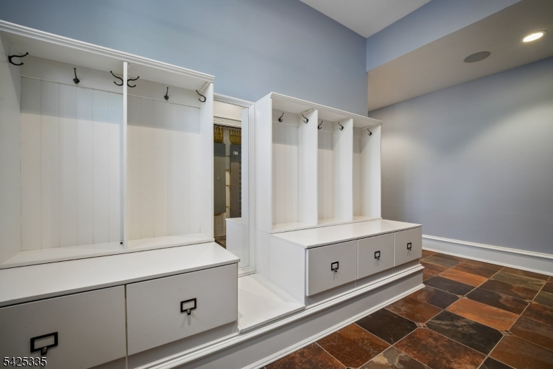 LL Mudroom-Hall to Garage