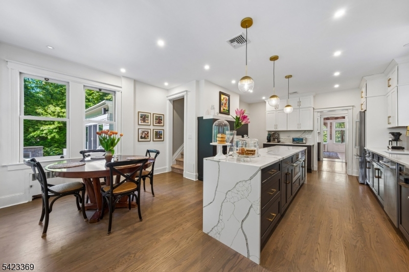 Kitchen/Breakfast Nook