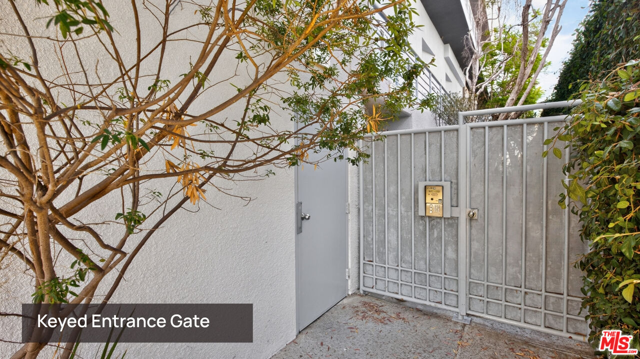 Gate