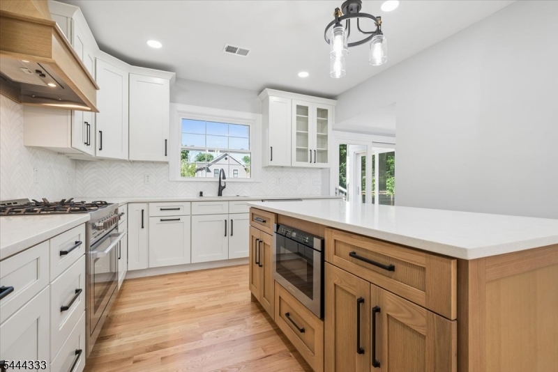 Gourmet Eat-in-Kitchen
