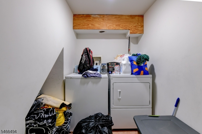 LAUNDRY / BASEMENT