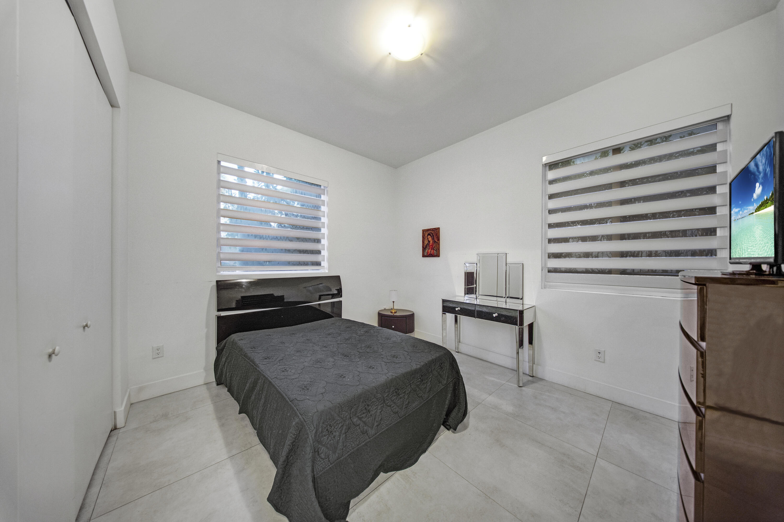 FURNISHED ROOM