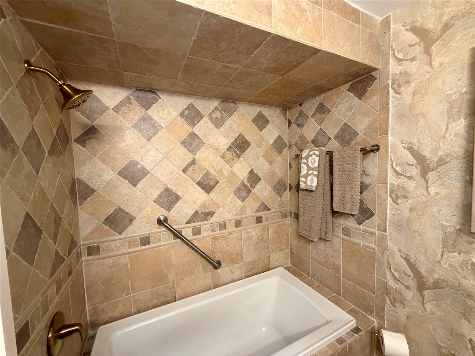 bathroom 2 tub