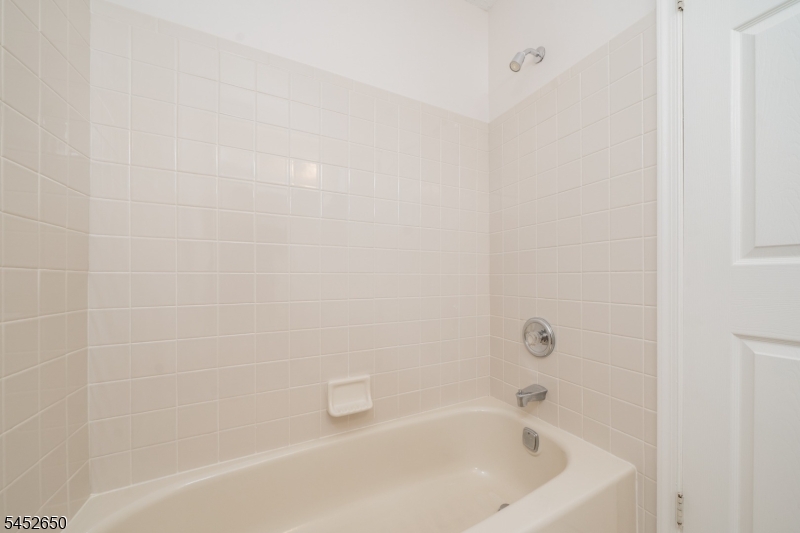 En-Suite Full Bath