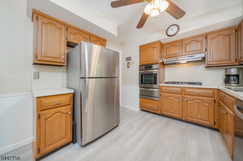 Eat-In Kitchen