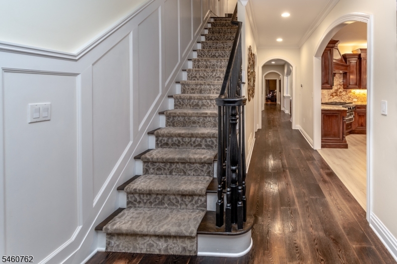Secondary staircase