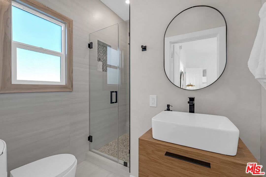 Second bedroom, en suite