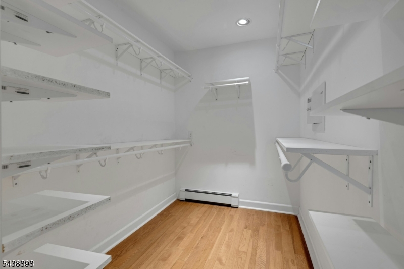 Great walkin closet in primary