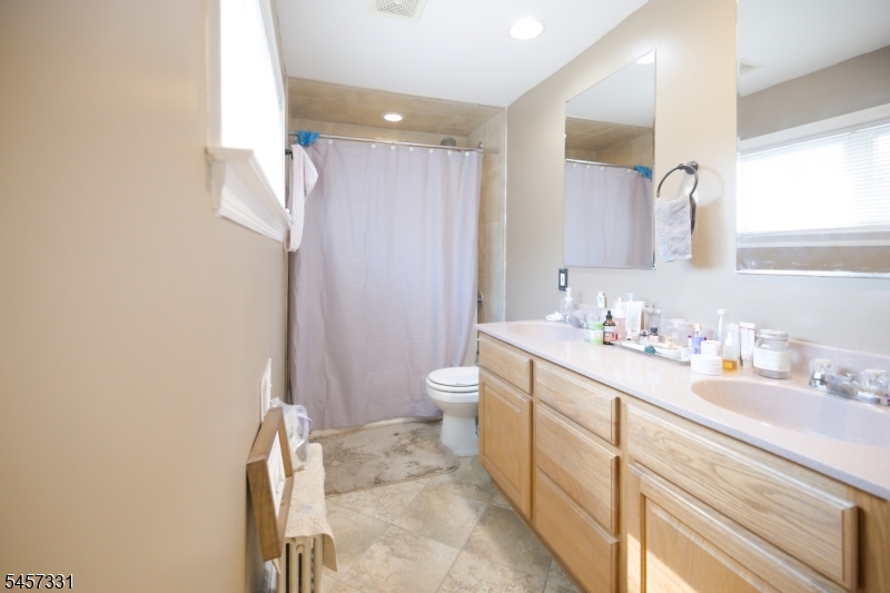 Master Bedroom Full Bath