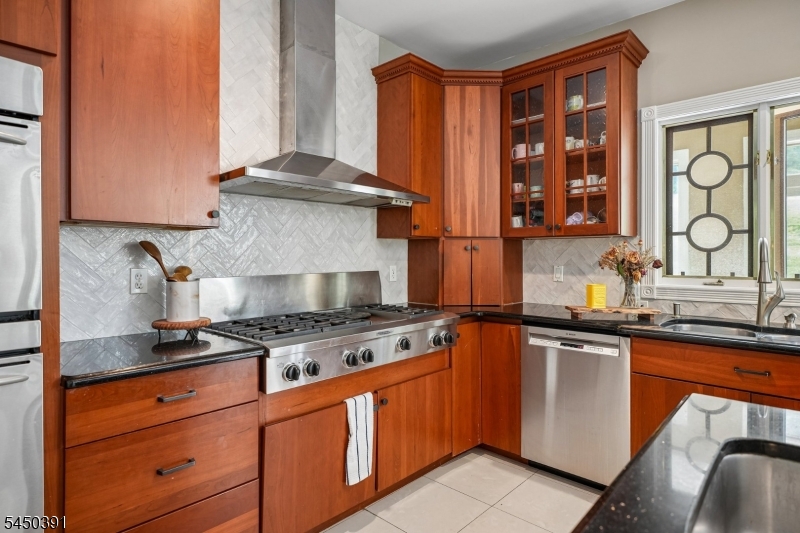 Gourmet Eat-in Kitchen