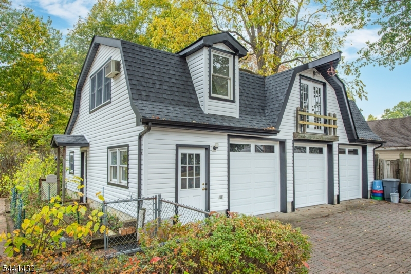 3 Car Garage/Carriage House