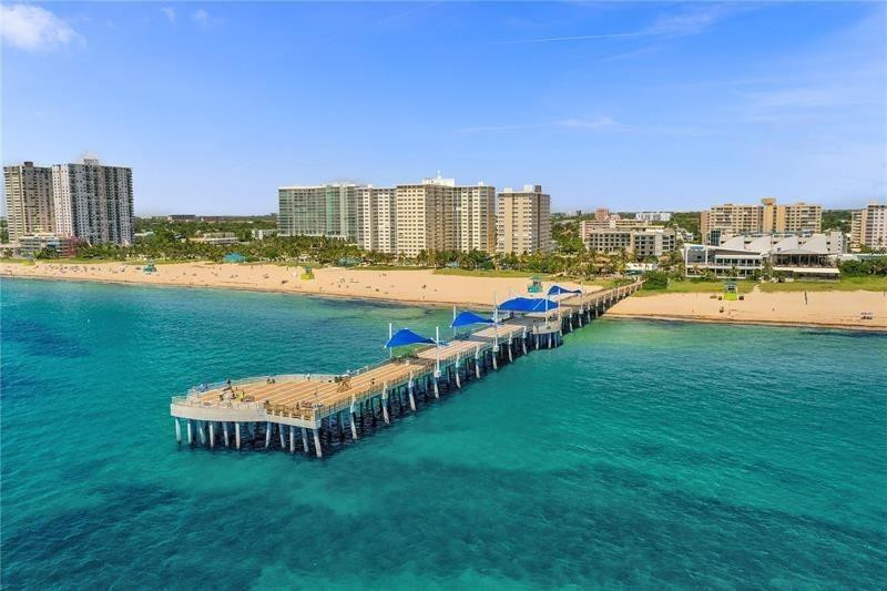 WALK TO LAUDERDALE BY THE SEA BEACH, STORES, RESTAURANTS, NIGHTLIFE, TRANSPORTATION, AND ONLY MINUTES TO FORT LAUDERDALE, POMPANO BEACH ATTRACTIONS AN
