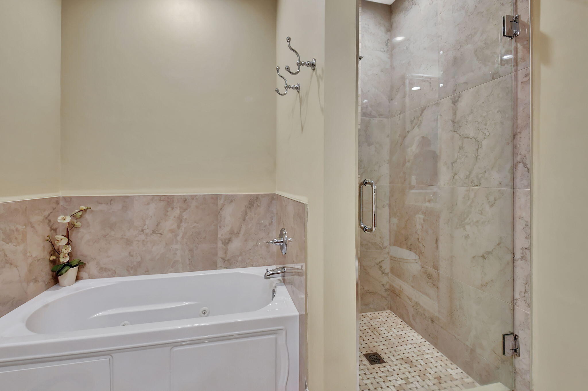 Separate shower & tub for your relaxation!