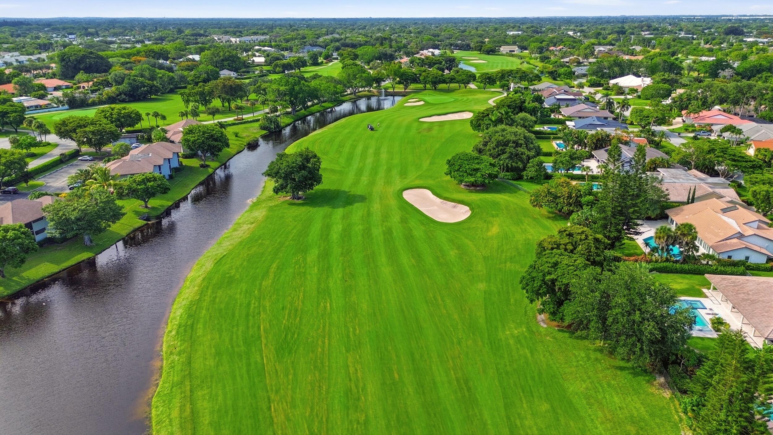 The beautifully reimagined Seagate Golf Club offers an exceptional golfing experience set across 300 acres of meticulously maintained landscape. Origi