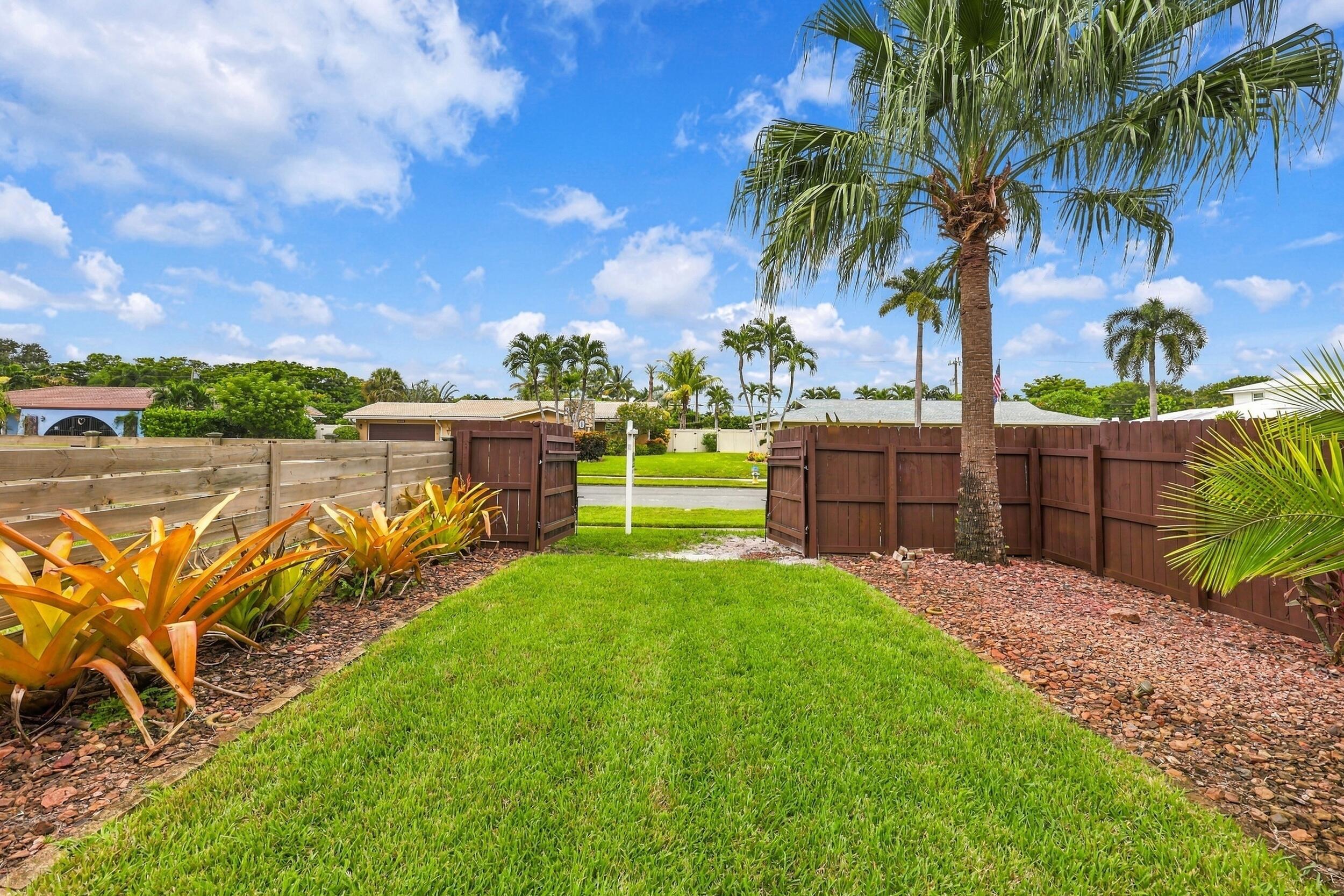 This space can be used for a variety of things and is fully accessible via the double gates. Some examples are:
- Boat or RV parking
- Guest house
- P