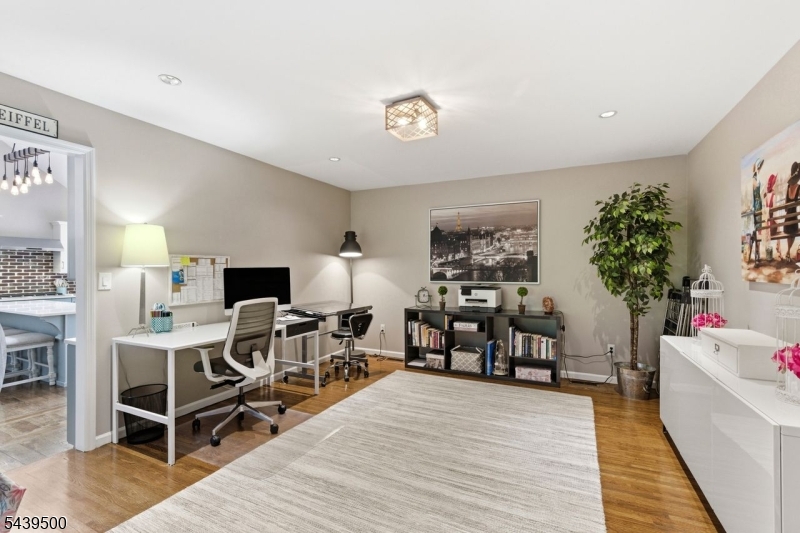 1st Floor office / Dng Room