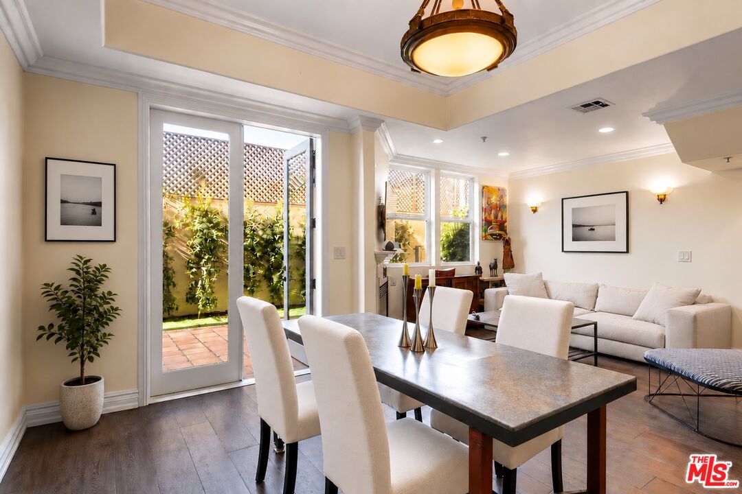 Dining Room to outdoor space a