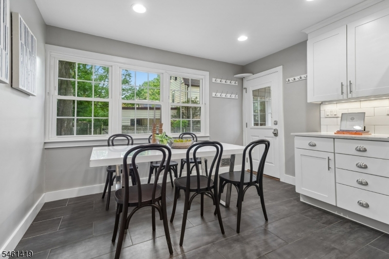 Kitchen Eat In Area