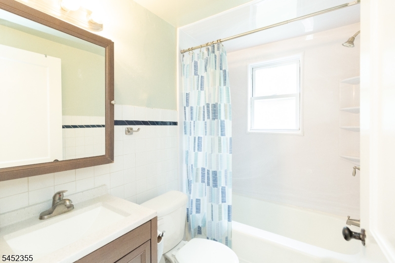 Unit B Bathroom