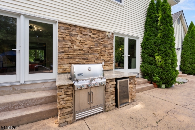 OUTDOOR KITCHEN
