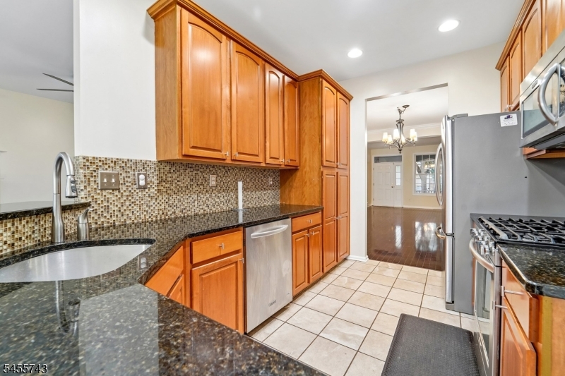 Eat-in-kitchen