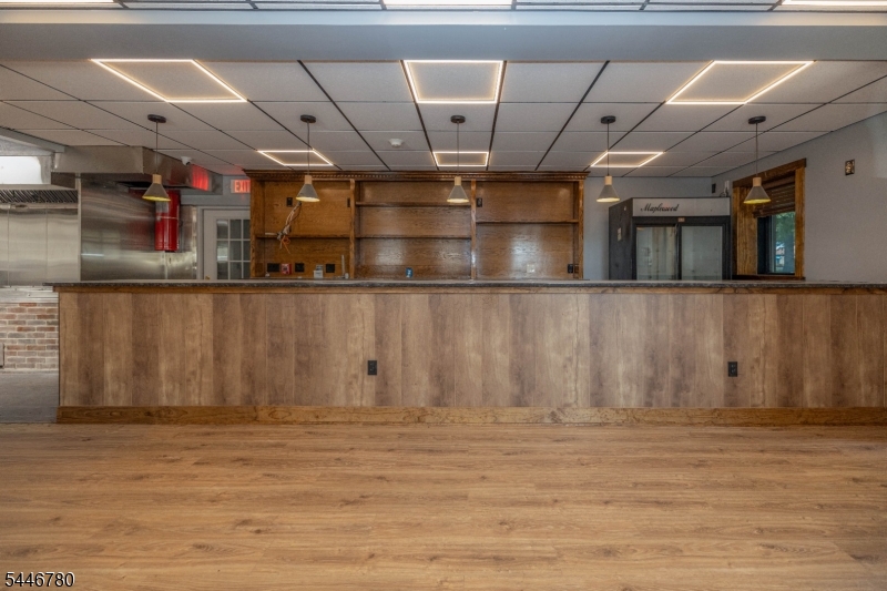 1st floor bar and dining area