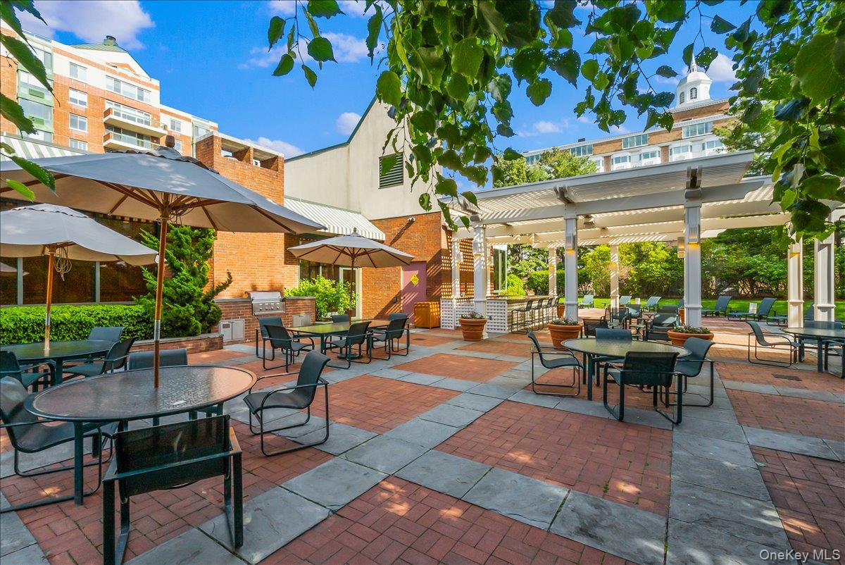 Community Patio & Bar