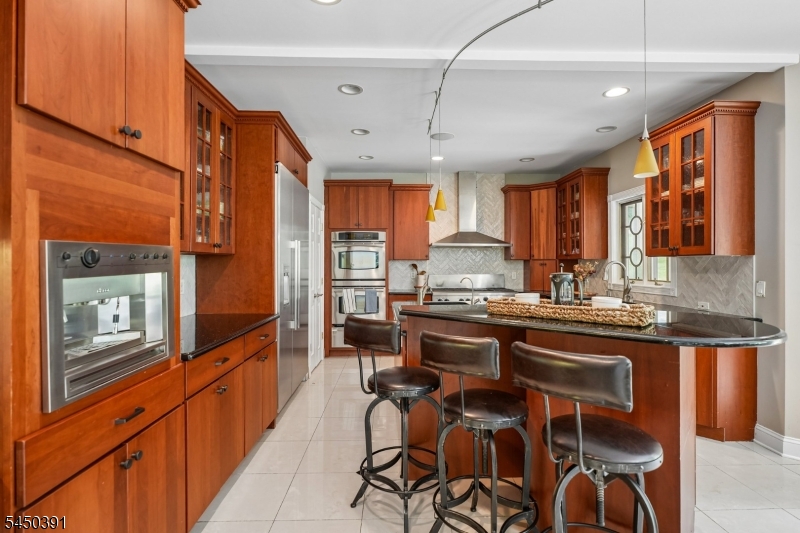 Gourmet Eat-in Kitchen