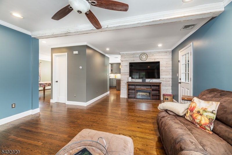 Flowing Floorplan