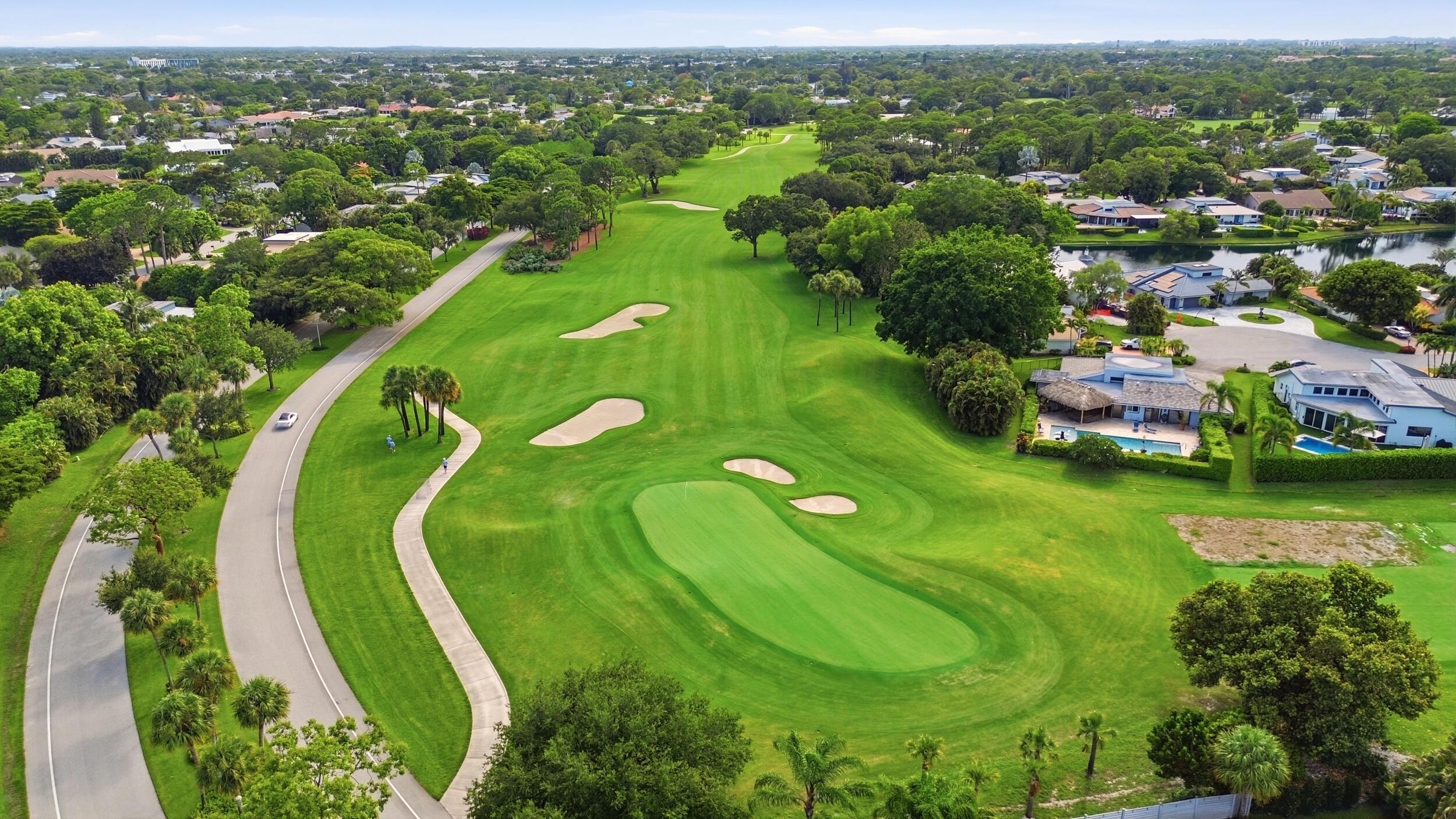 The beautifully reimagined Seagate Golf Club offers an exceptional golfing experience set across 300 acres of meticulously maintained landscape. Origi