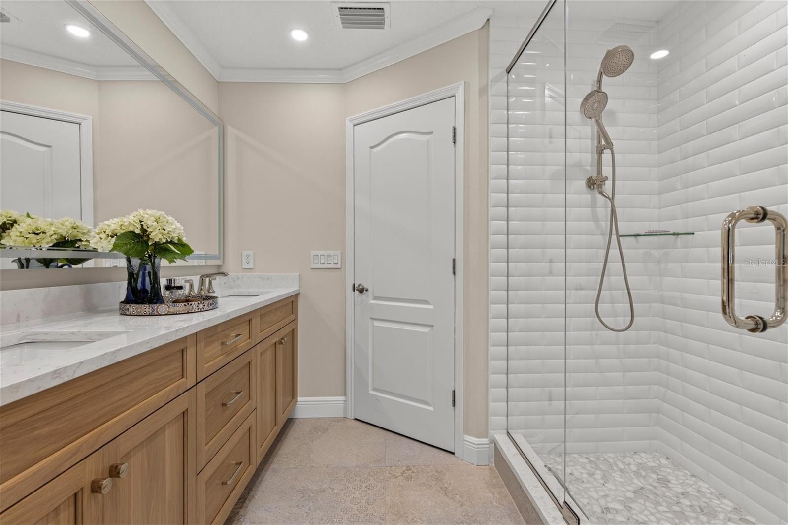 Full guest bath
