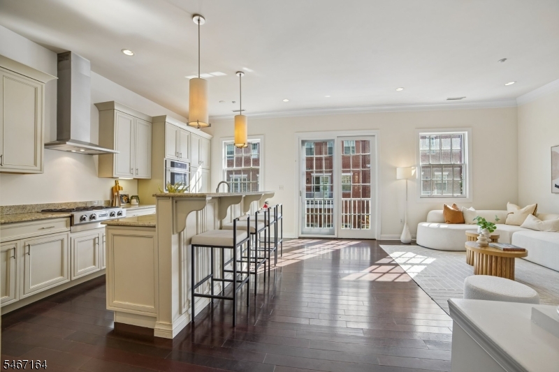 Kitchen and FR