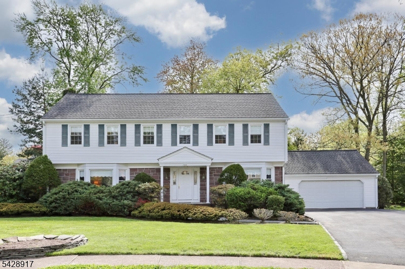Picture Perfect Colonial!