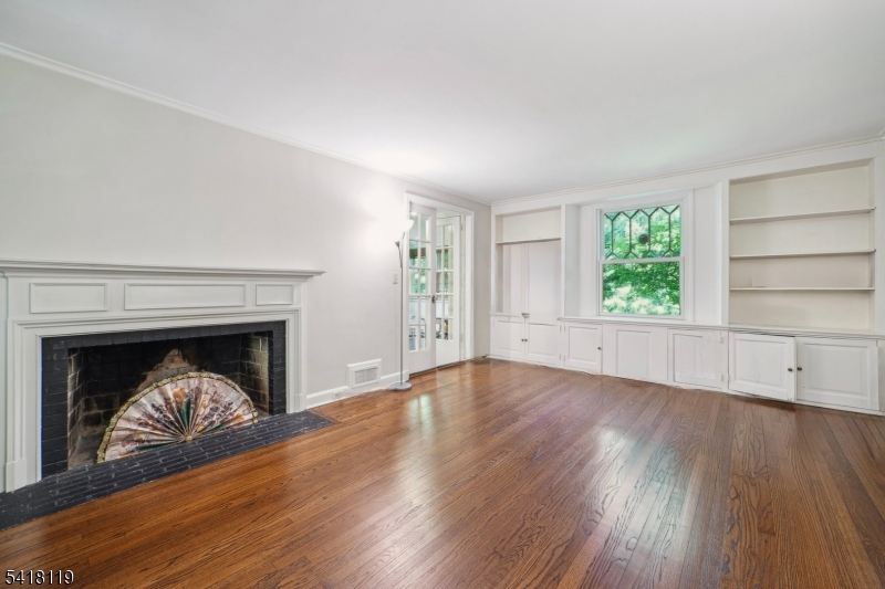 WONDERFUL SHORT HILLS COLONIAL