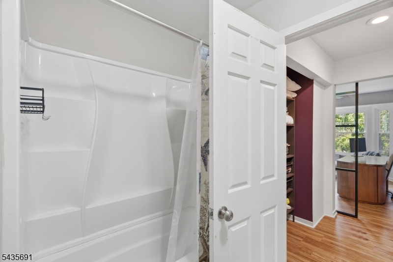 2nd bedroom ensuite bathroom