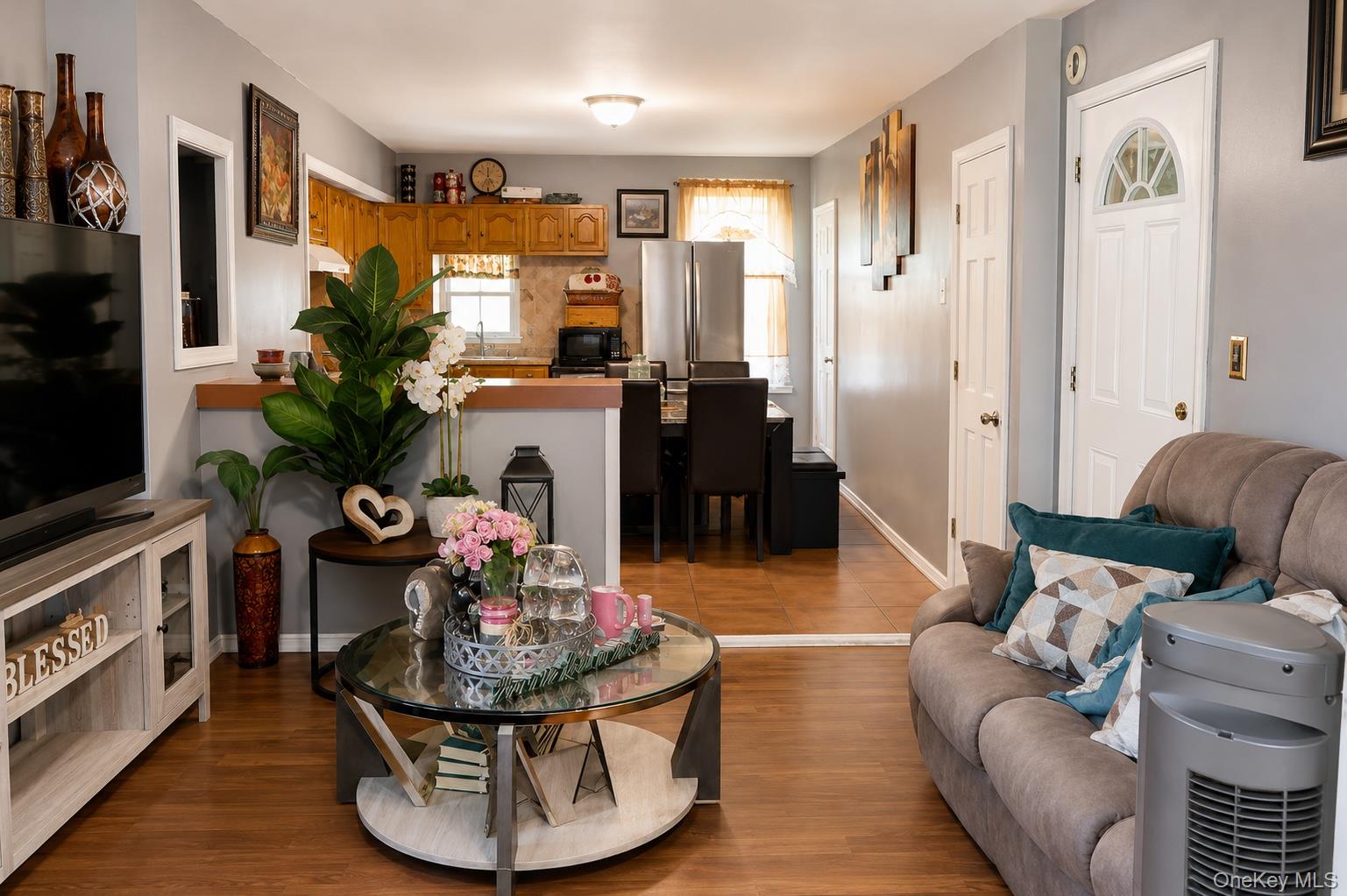 2nd-floor unit, living room