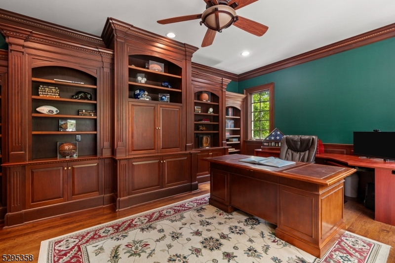 Custom Library / Office