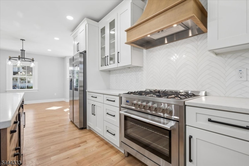 Gourmet Eat-in-Kitchen